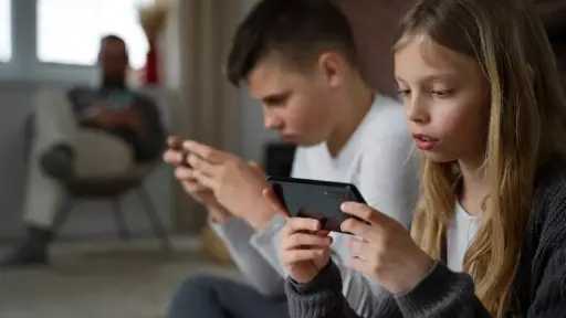 ميتا تُشدد إجراءات حماية الأطفال...