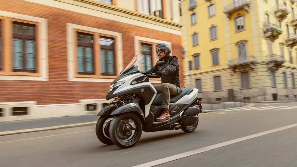 اسكوتر Tricity 300